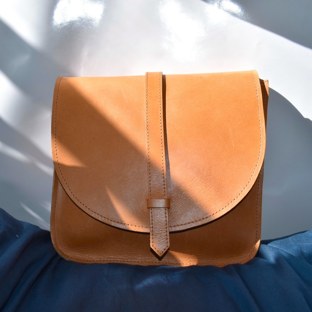 Able Full Grain Leather Crossbody Purse- Tan